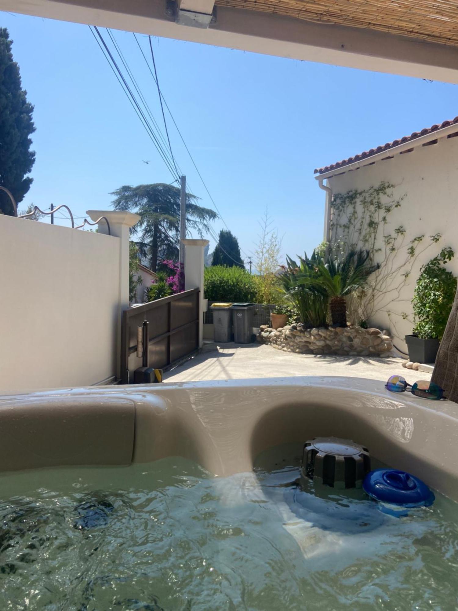 Sublime Logement Avec Vue Mer Et Jacuzzi La Ciotat Luaran gambar