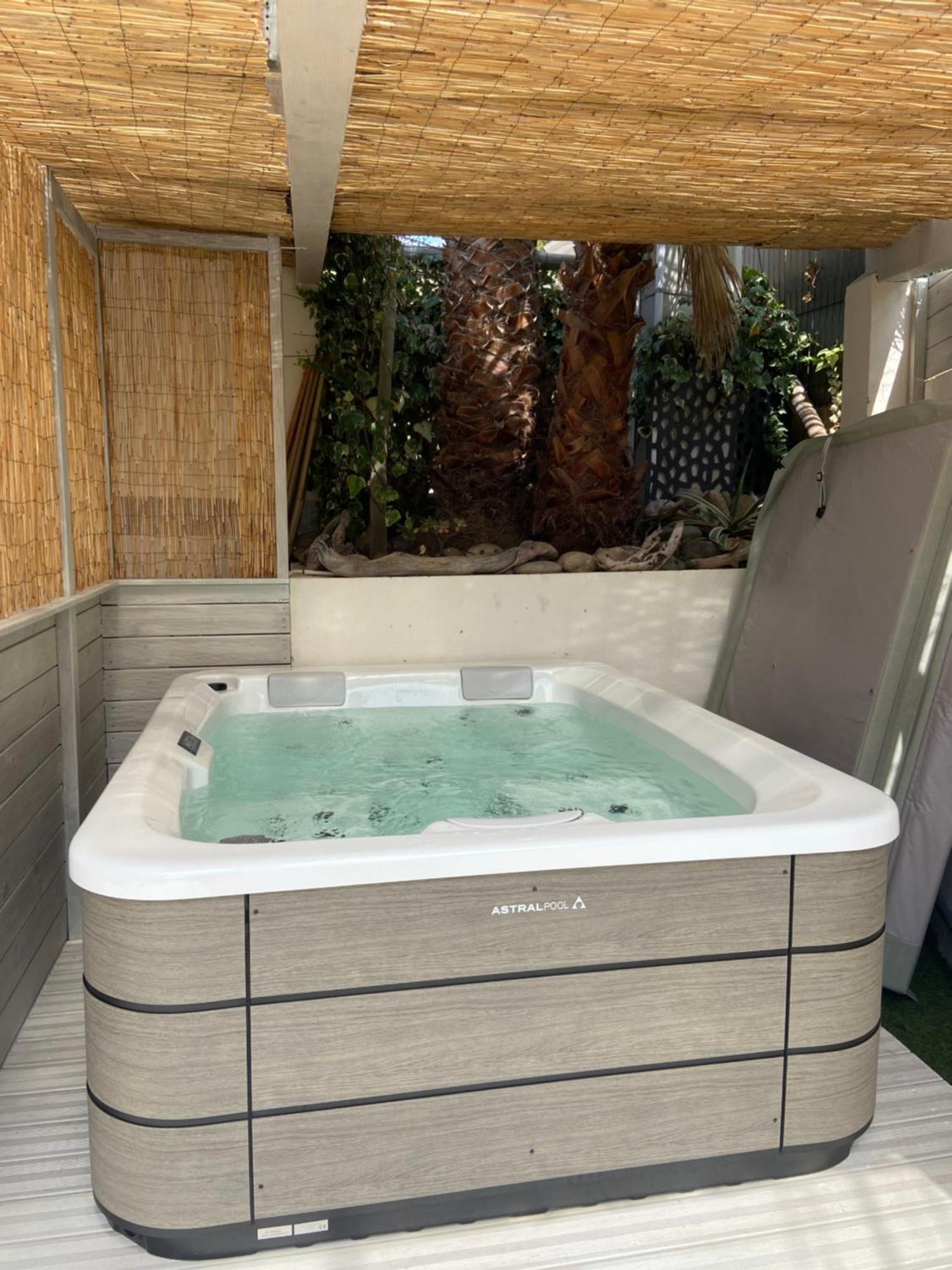 Sublime Logement Avec Vue Mer Et Jacuzzi La Ciotat Luaran gambar